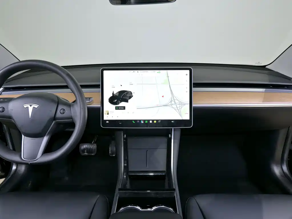 Tesla Model 3 — миниатюра 9