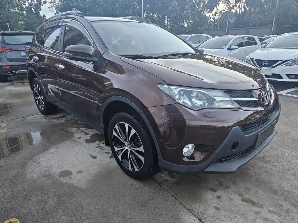Toyota RAV4 — миниатюра 3