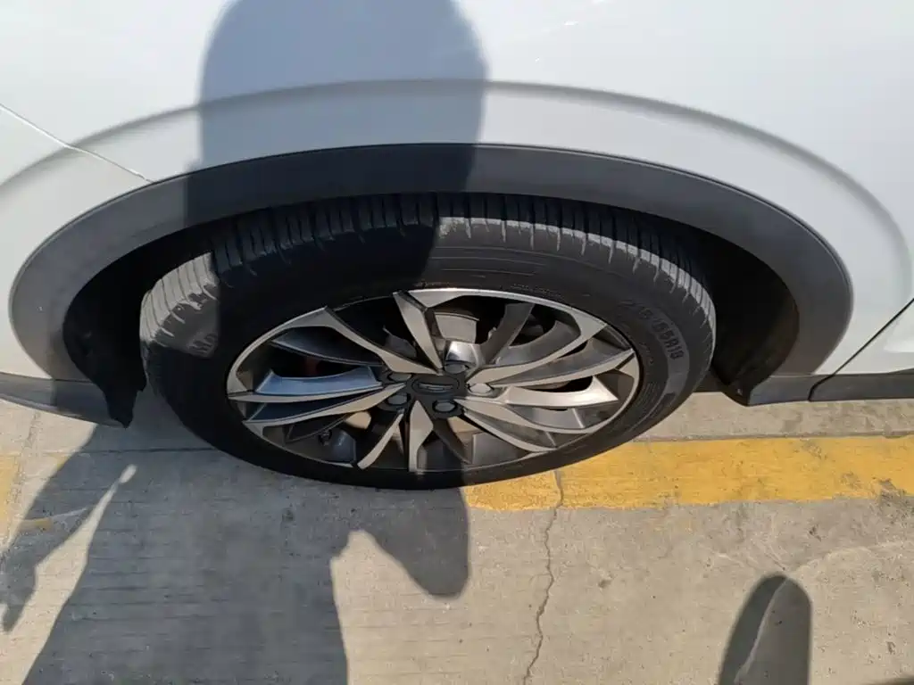 Geely Binyue — миниатюра 23