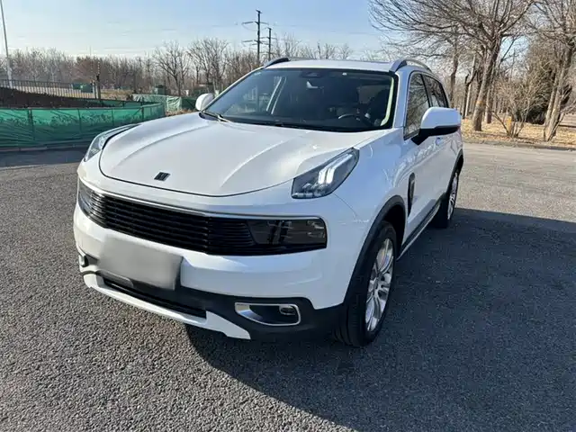 2018 Lynk & Co 01