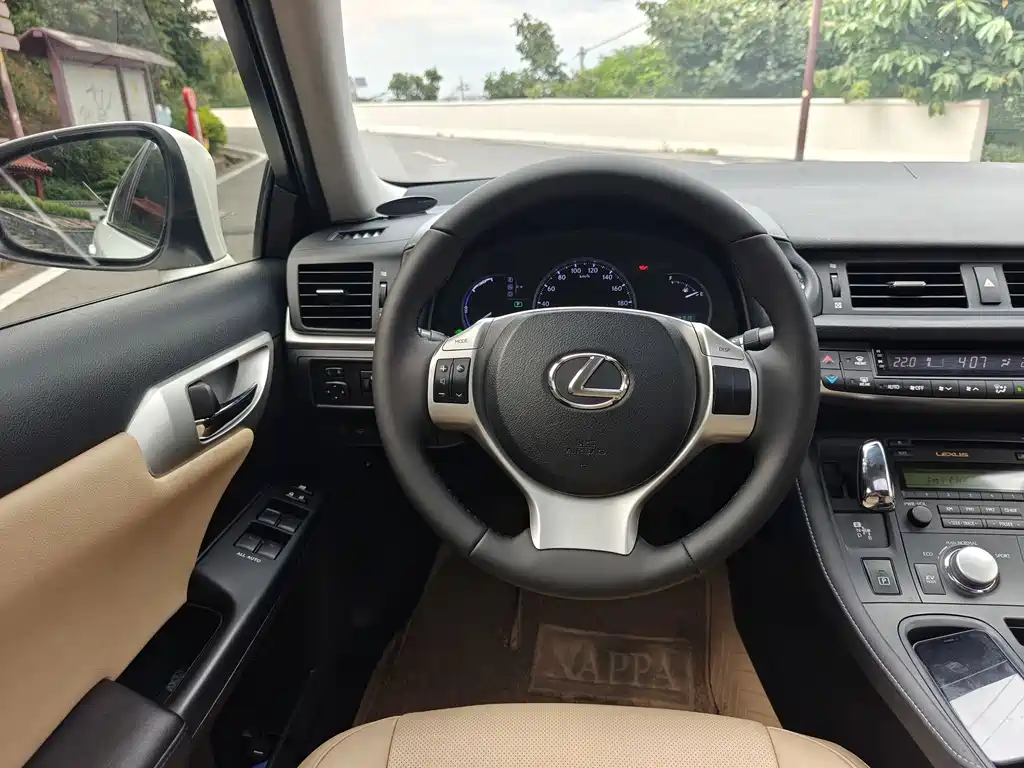Lexus CT — миниатюра 6