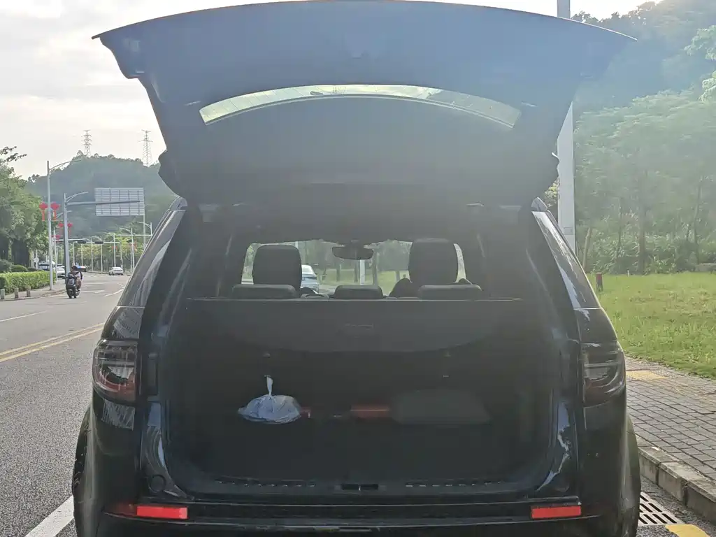 Land Rover Discovery Sport Hybrid — миниатюра 13