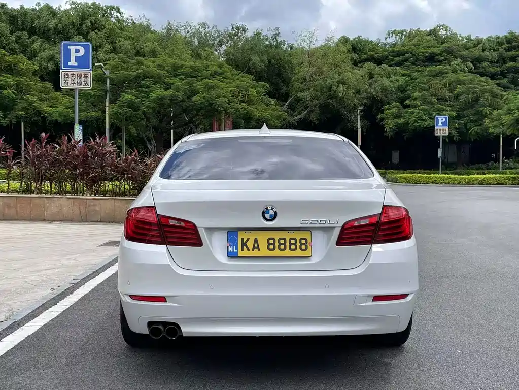 BMW 5 Series — миниатюра 10