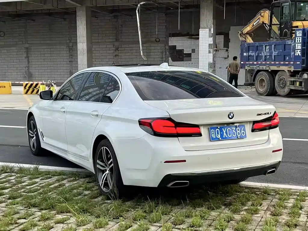 BMW 5 Series — миниатюра 3