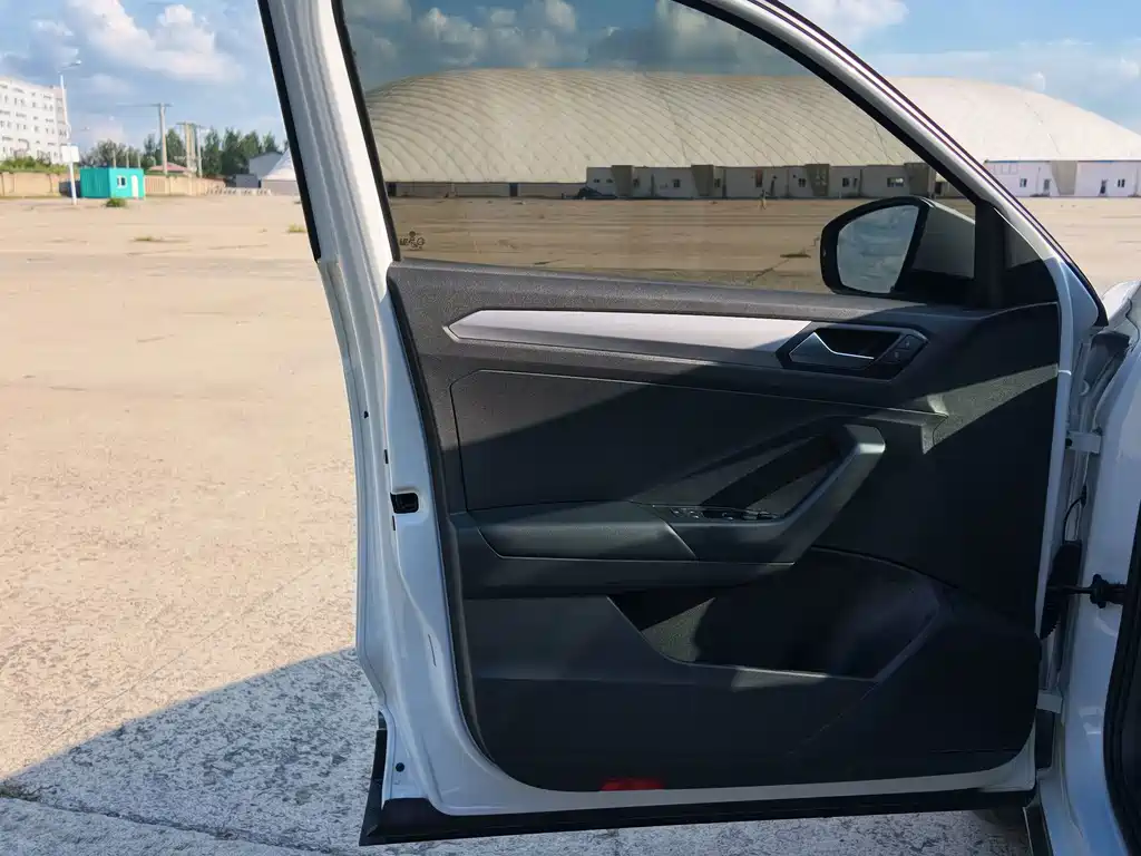 Volkswagen T-Roc — миниатюра 25