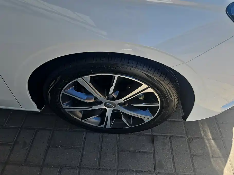 Geely Emgrand — миниатюра 6