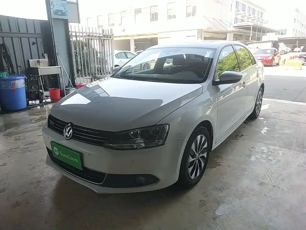Volkswagen Sagitar 2014