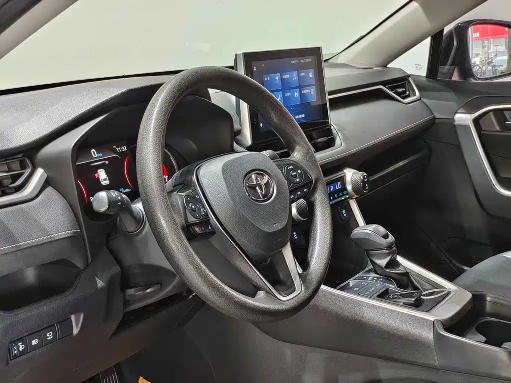 Toyota RAV4 — миниатюра 15