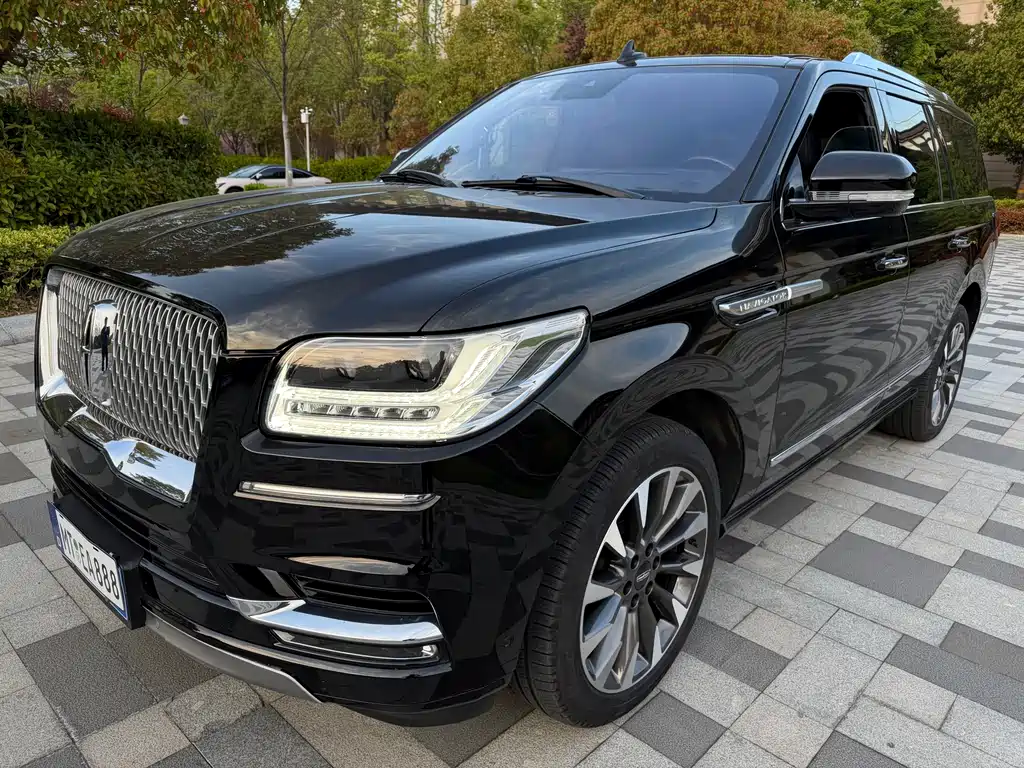 Купить Lincoln Navigator