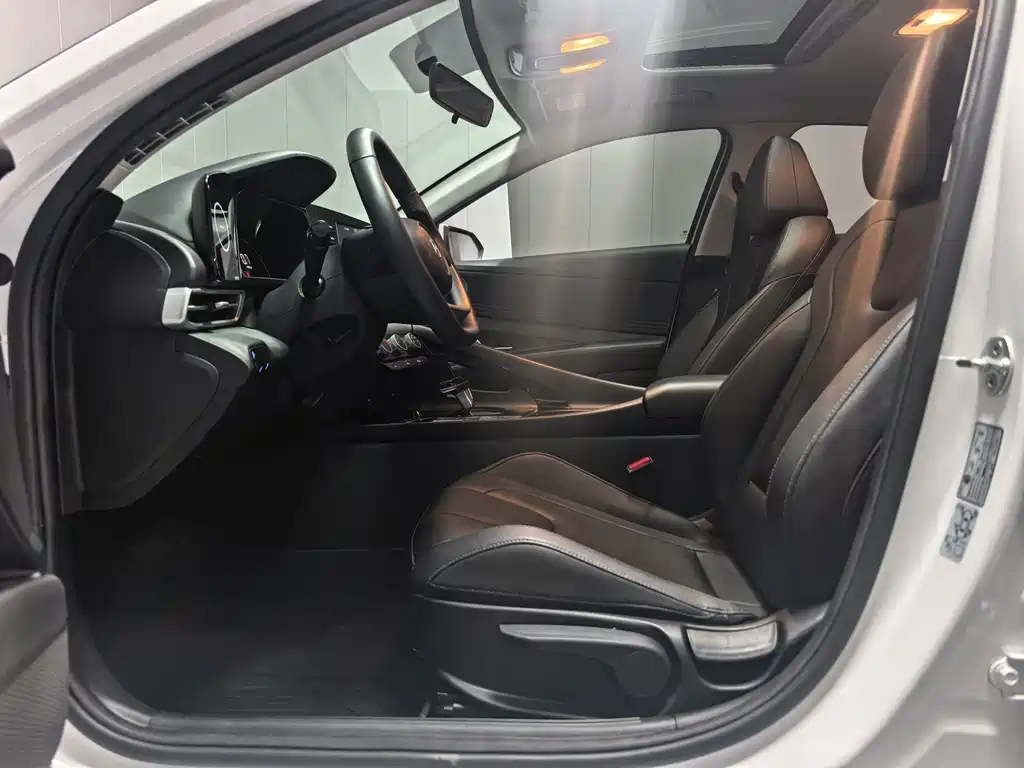 Hyundai Elantra — миниатюра 7
