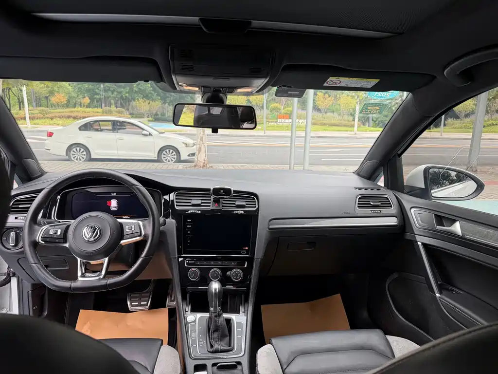Volkswagen Golf — миниатюра 11