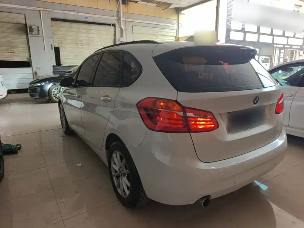 BMW 2 Series Active Tourer — миниатюра 5