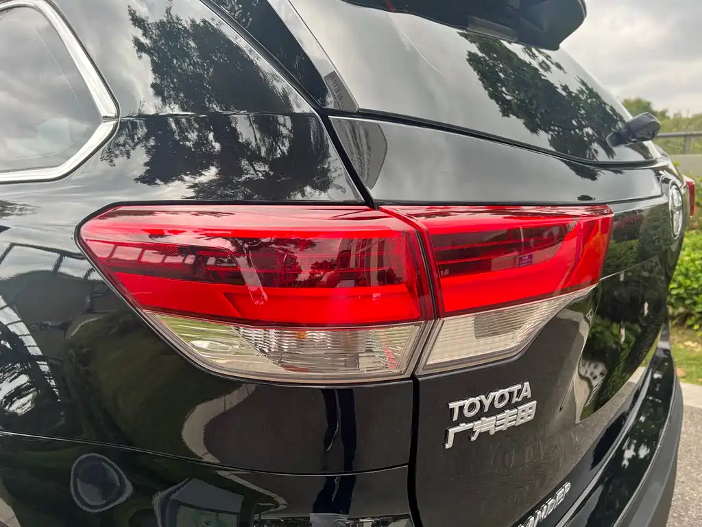 TOYOTA HIGHLANDER