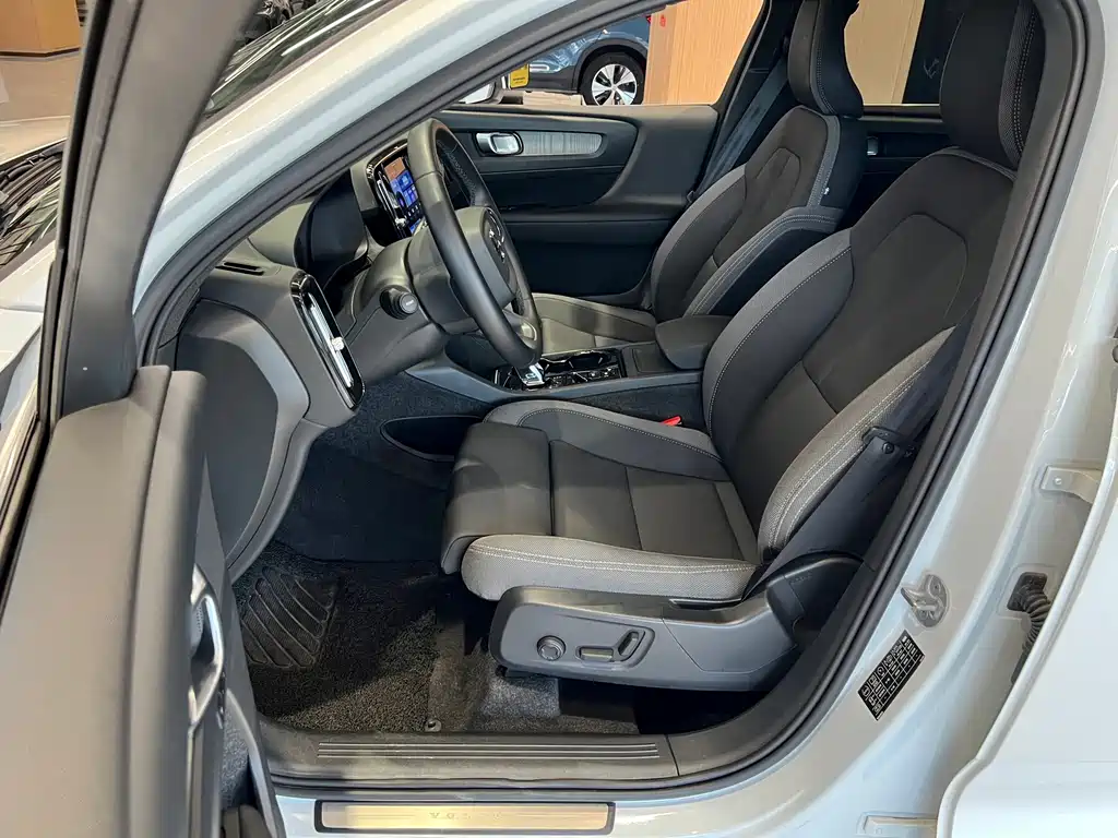 Volvo XC40 — миниатюра 9
