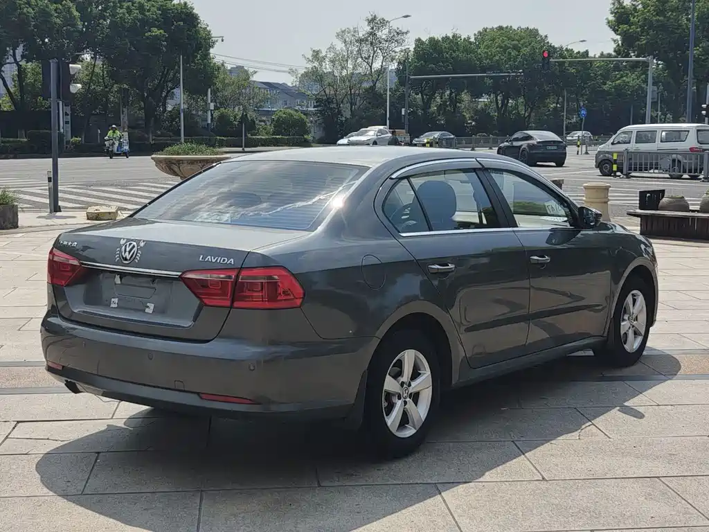 Volkswagen Lavida — миниатюра 6