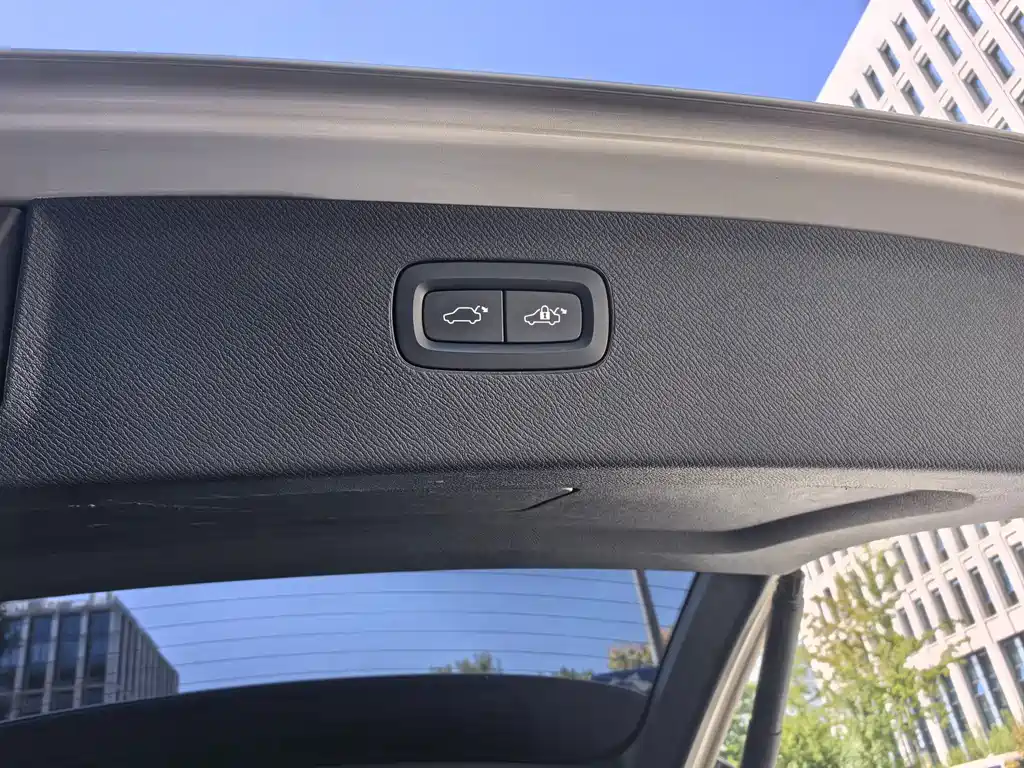 Volvo XC90 — миниатюра 15