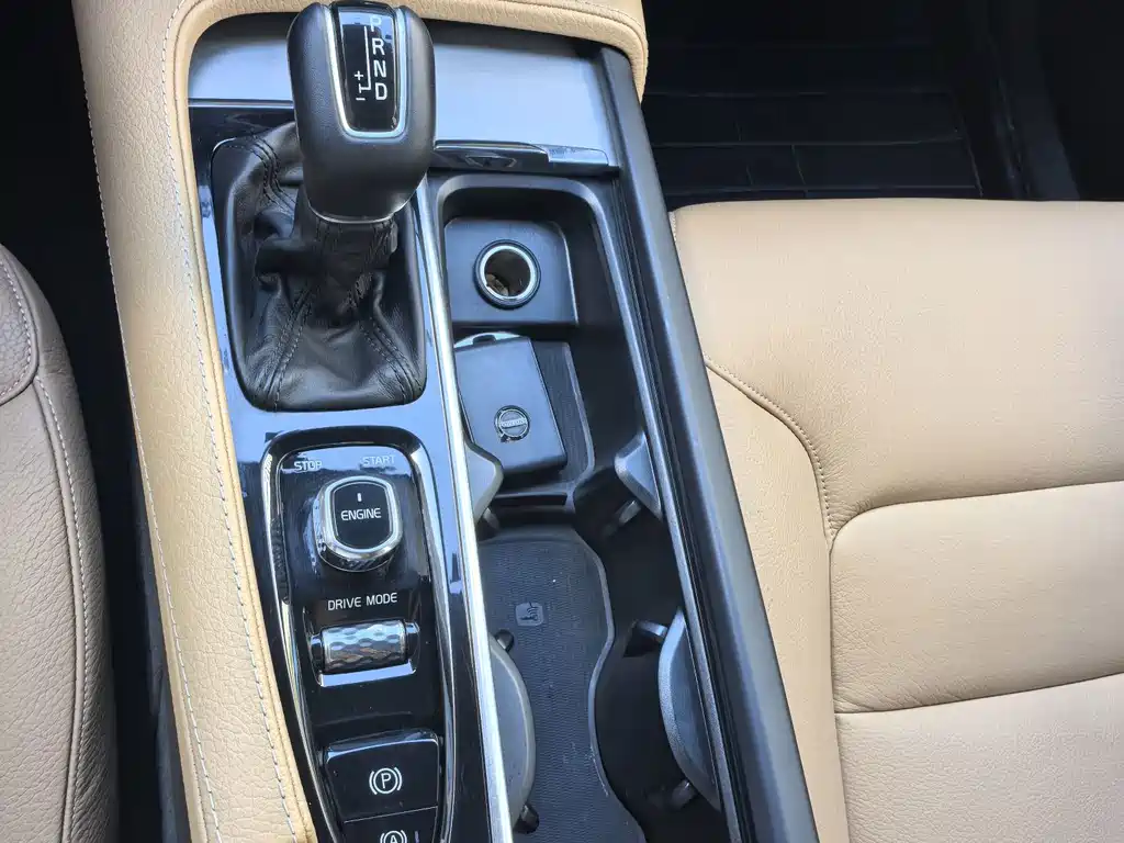 Volvo XC90 — миниатюра 26