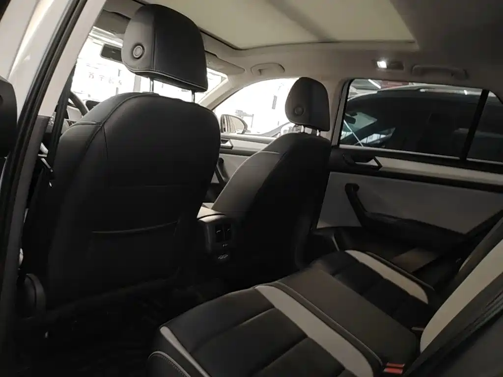 Volkswagen T-Roc — миниатюра 17