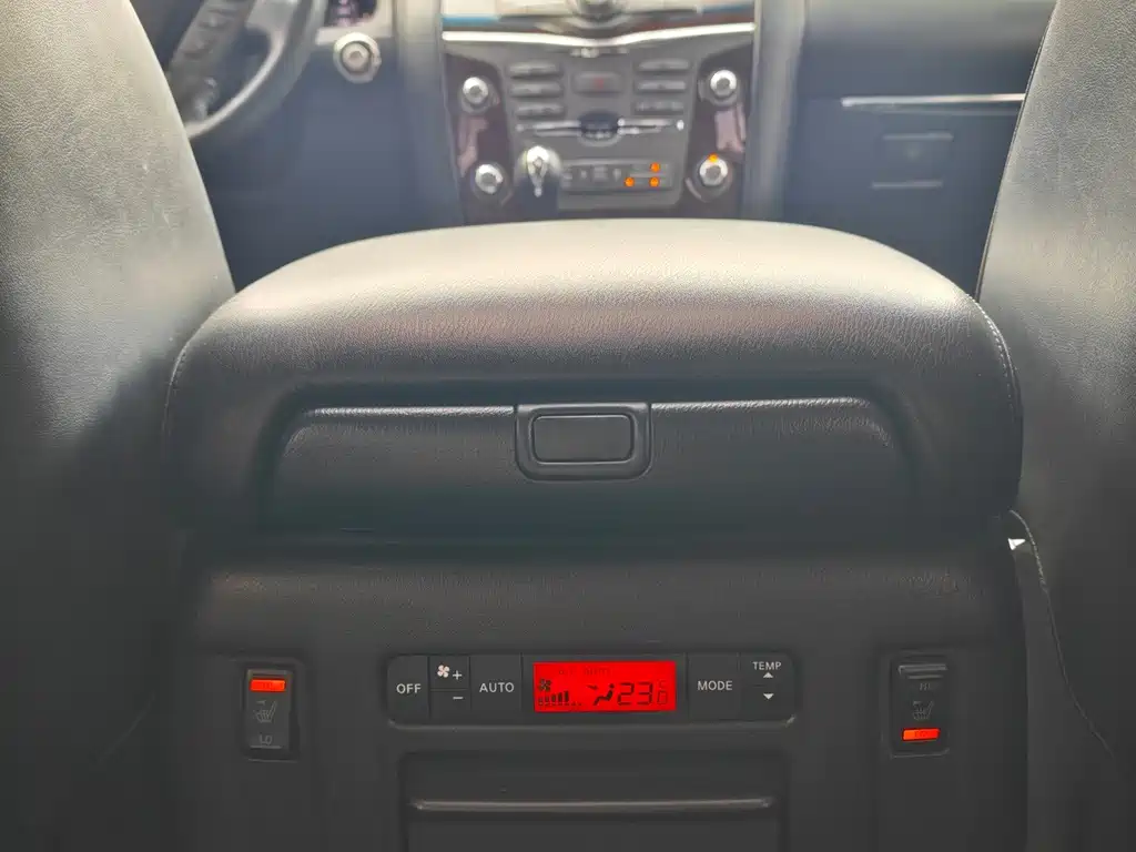 Nissan Patrol — миниатюра 20