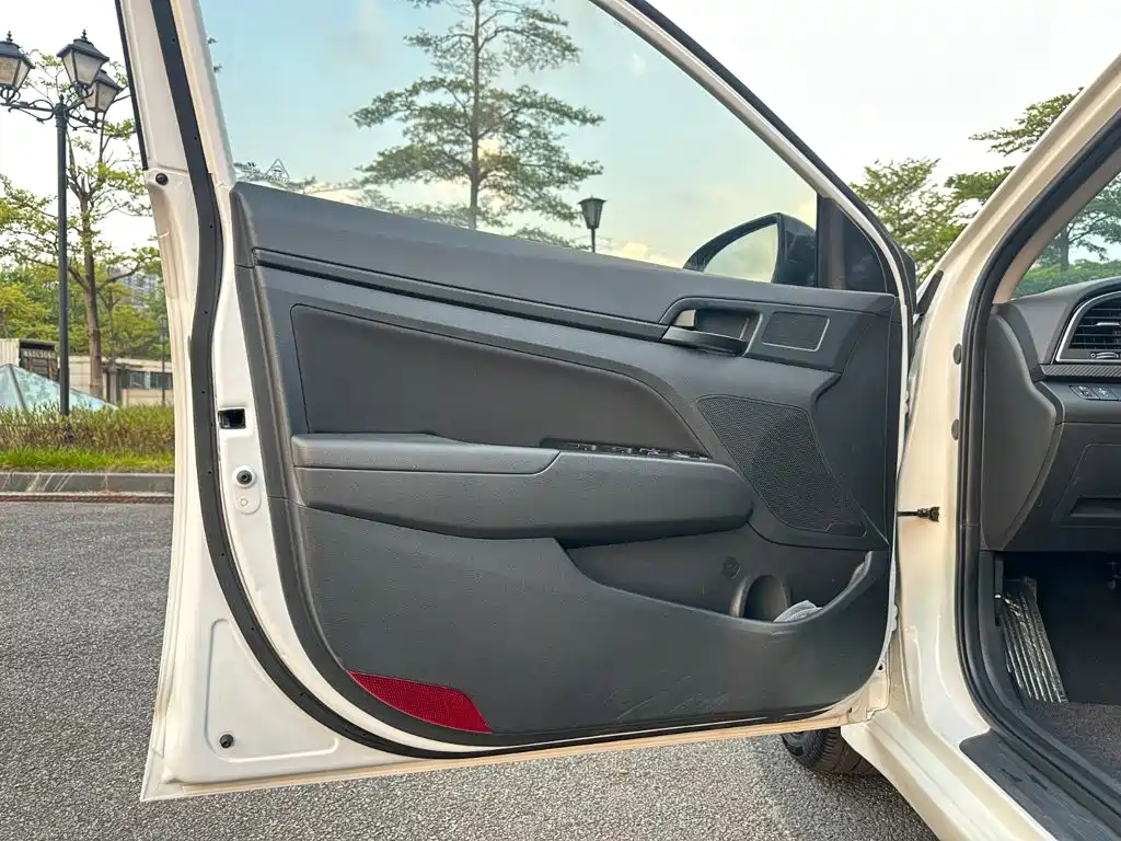 Hyundai Elantra — миниатюра 4