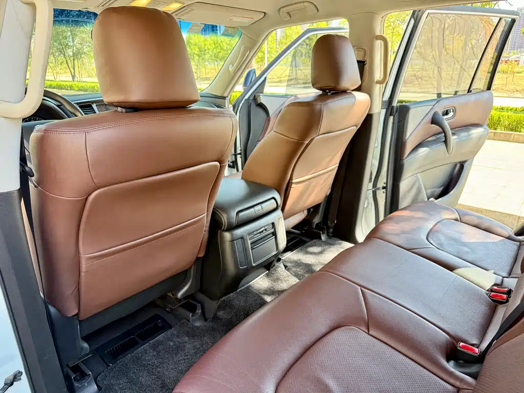Nissan Patrol — миниатюра 13