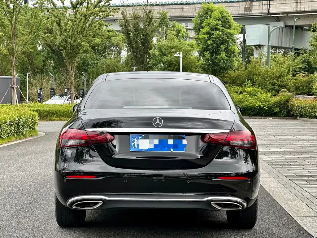 Mercedes-Benz E-Class — миниатюра 5