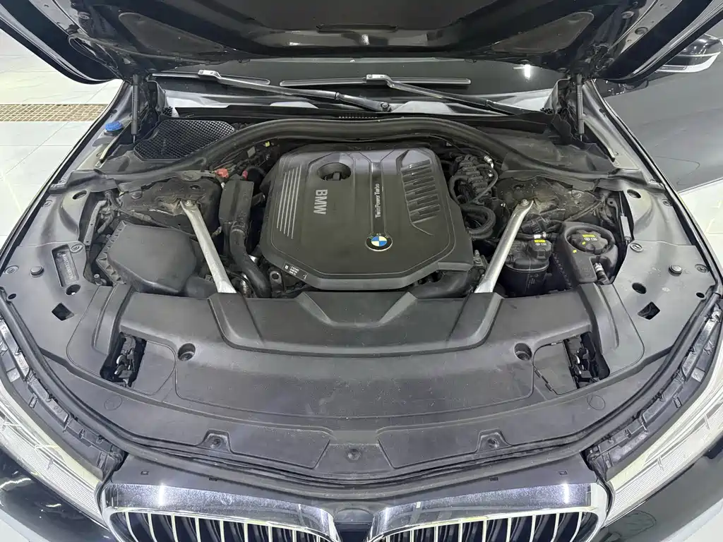 BMW 7 Series — миниатюра 21