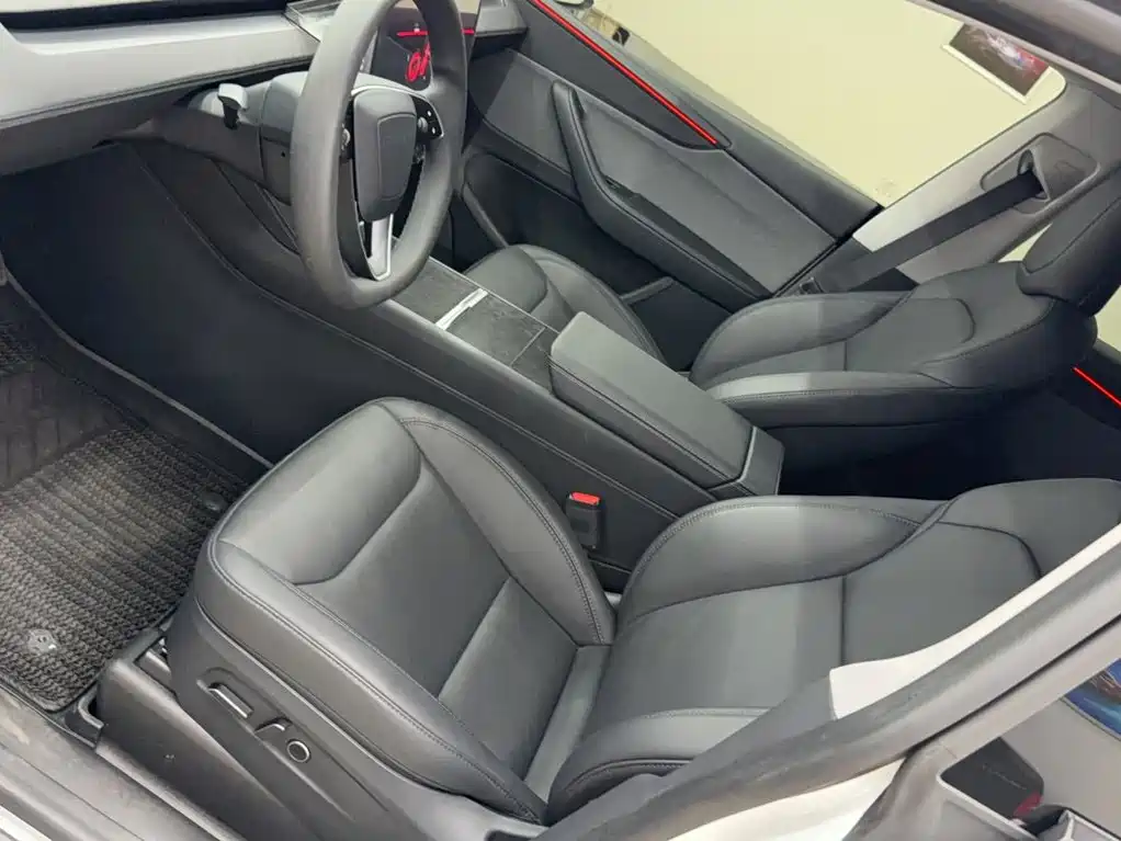Tesla Model Y — миниатюра 21
