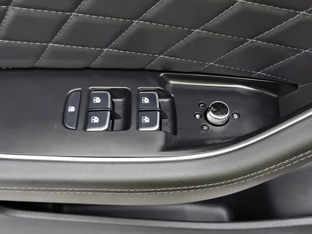 Hongqi Hongqi HS5 — миниатюра 9