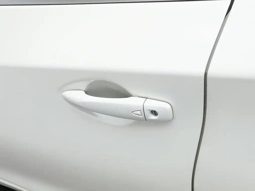 Nissan Tiida — миниатюра 18