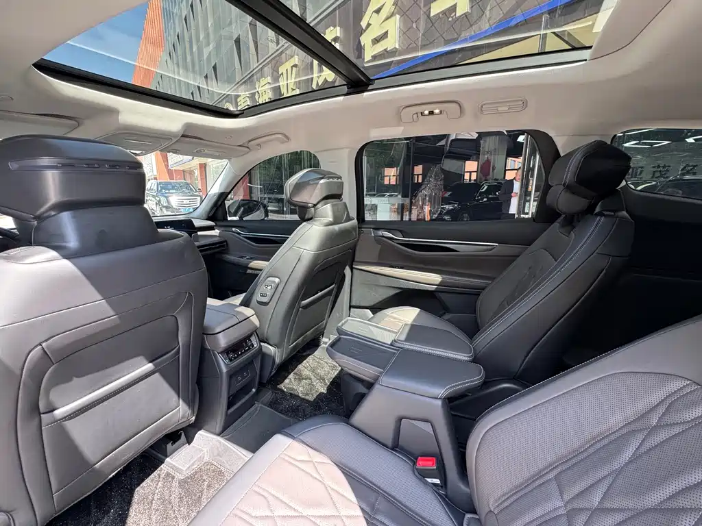 Ford Edge — миниатюра 12