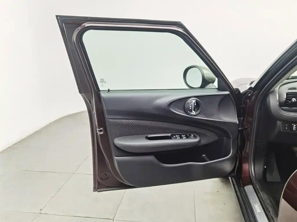 MINI Mini Clubman — миниатюра 8