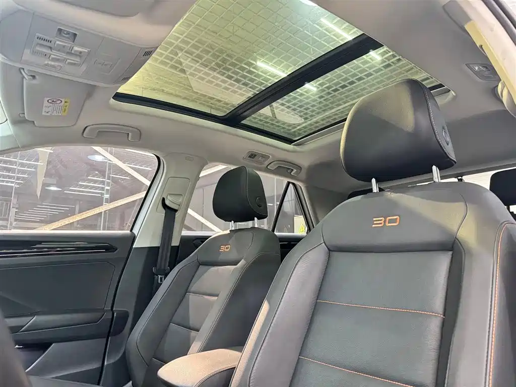 VOLKSWAGEN T ROC EXPLORING SONGS