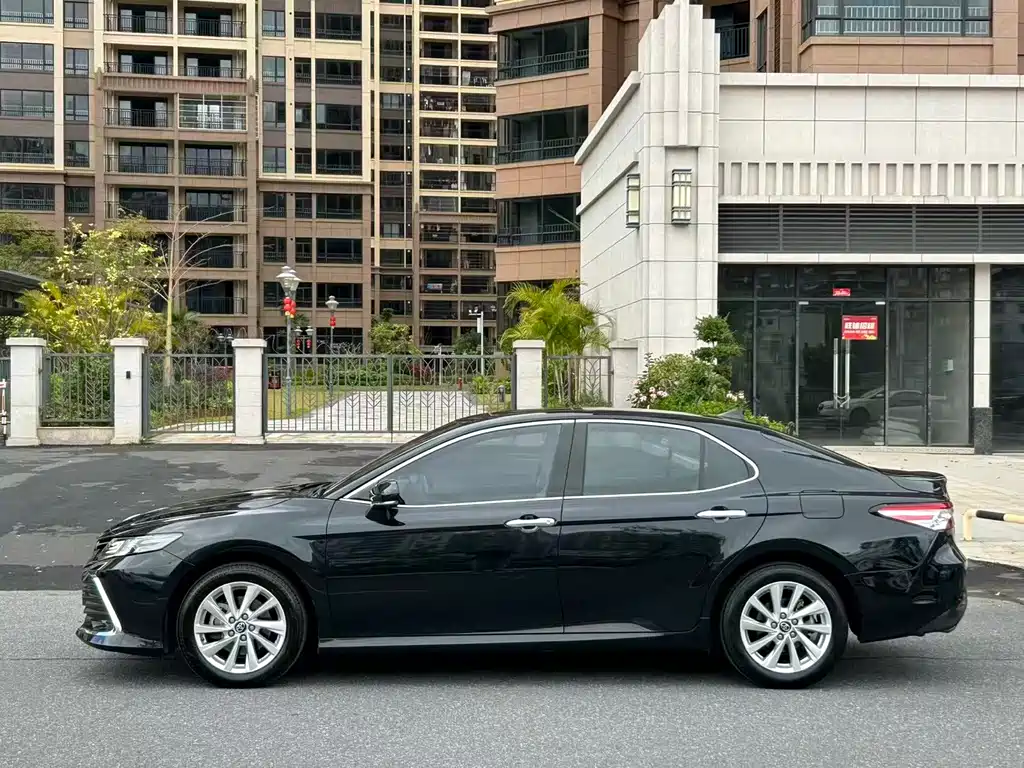 TOYOTA CAMRY