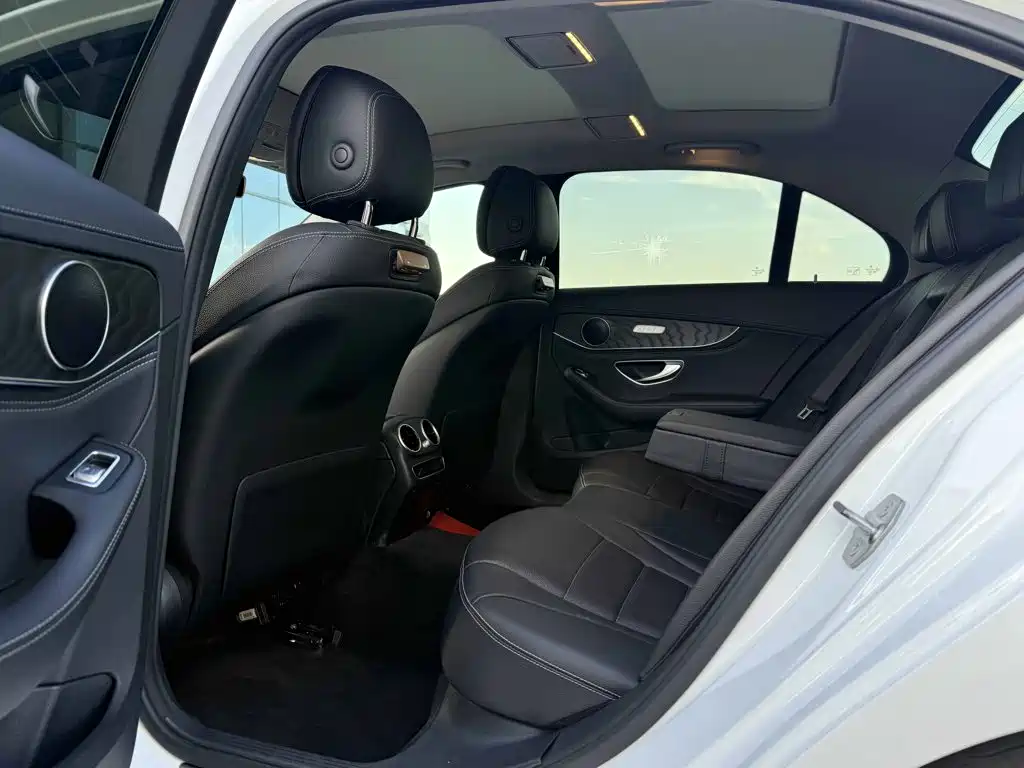 Mercedes-Benz C-Class — миниатюра 9