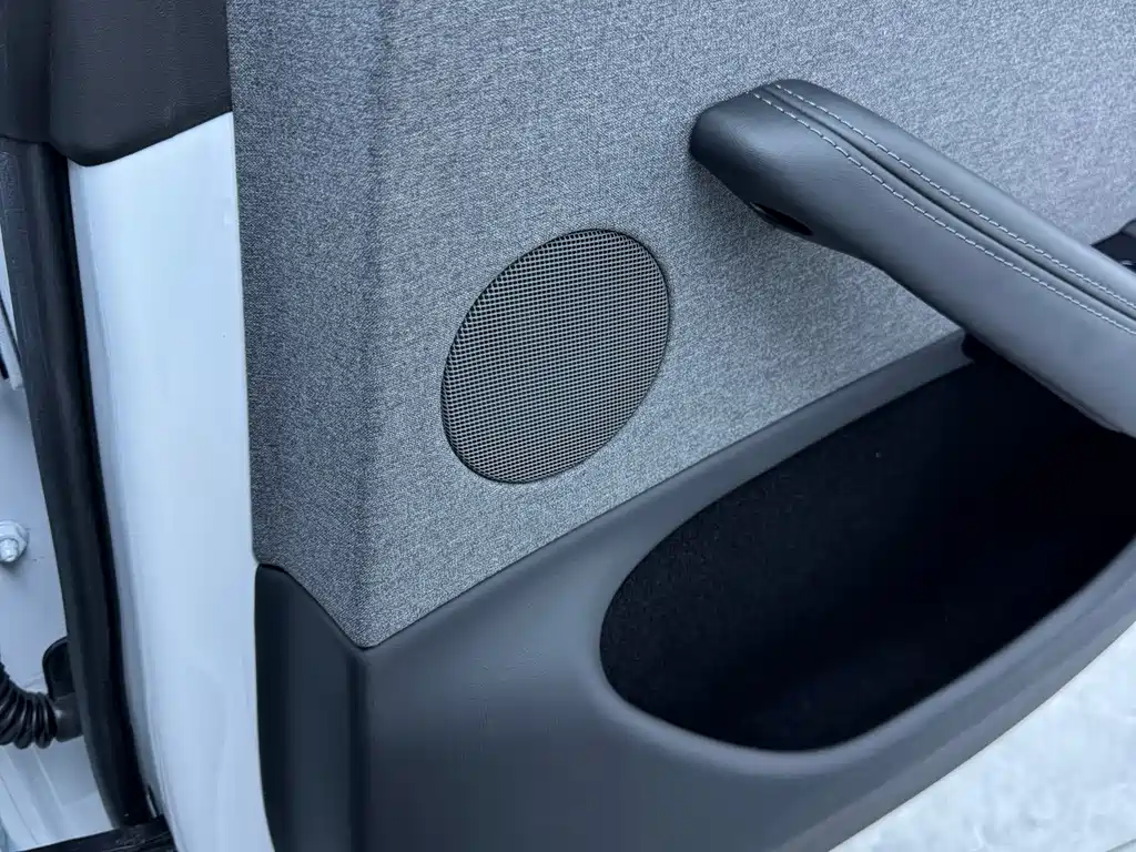 Tesla Model 3 — миниатюра 12