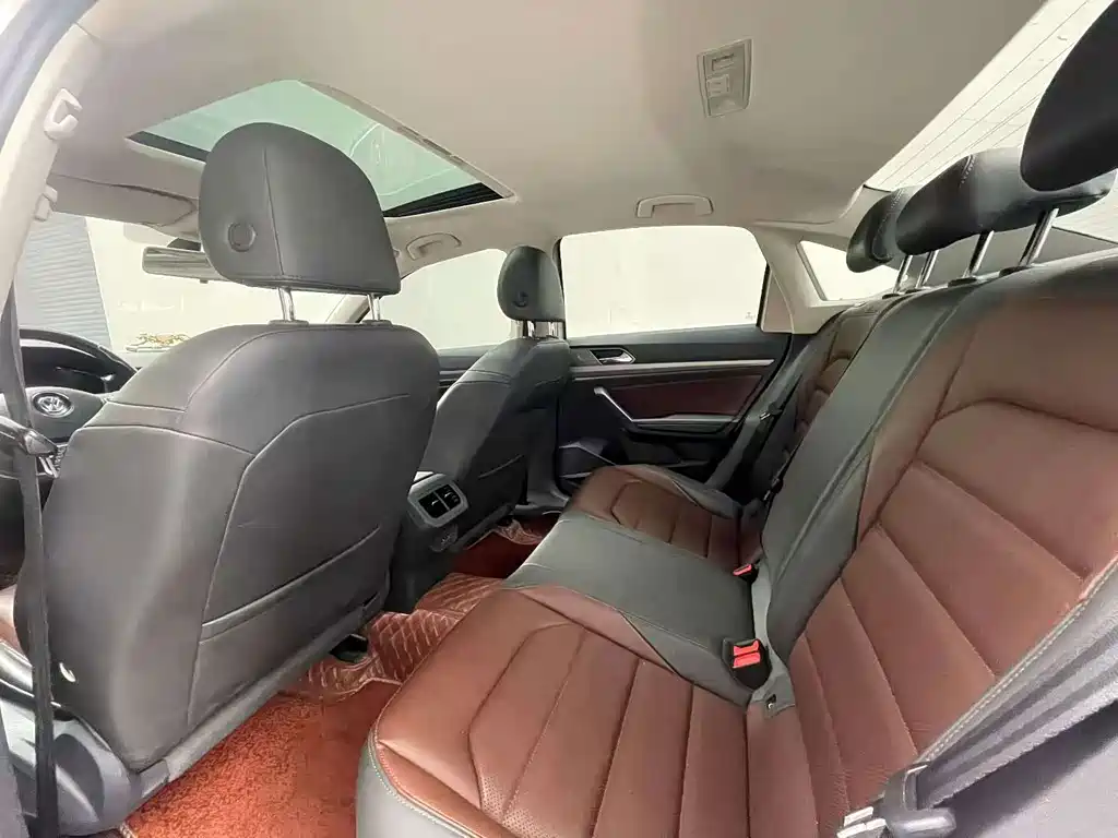 Volkswagen Lavida — миниатюра 5