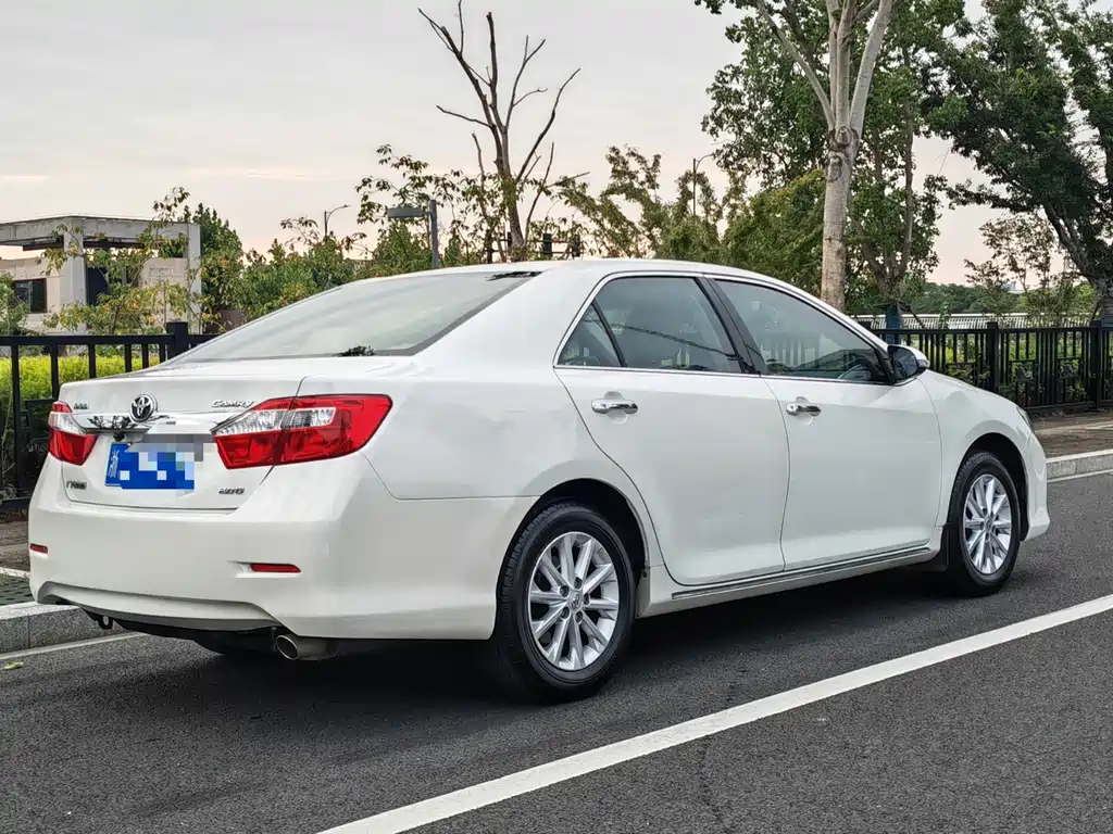 Toyota Camry — миниатюра 8