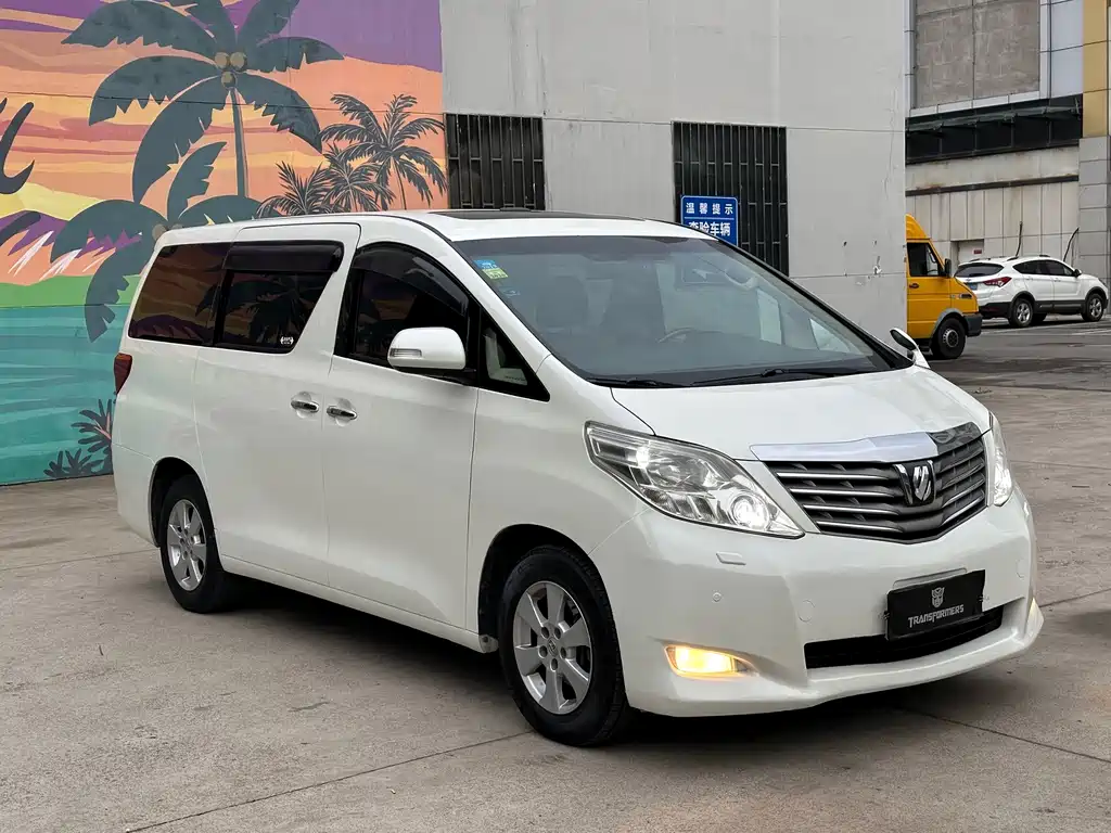 Toyota Alphard — миниатюра 3