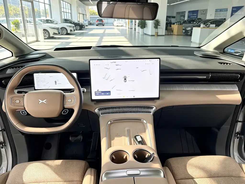 XPeng X9 — миниатюра 4
