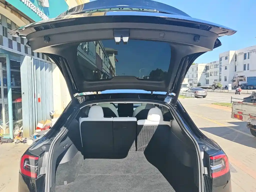 Tesla Model Y — миниатюра 19