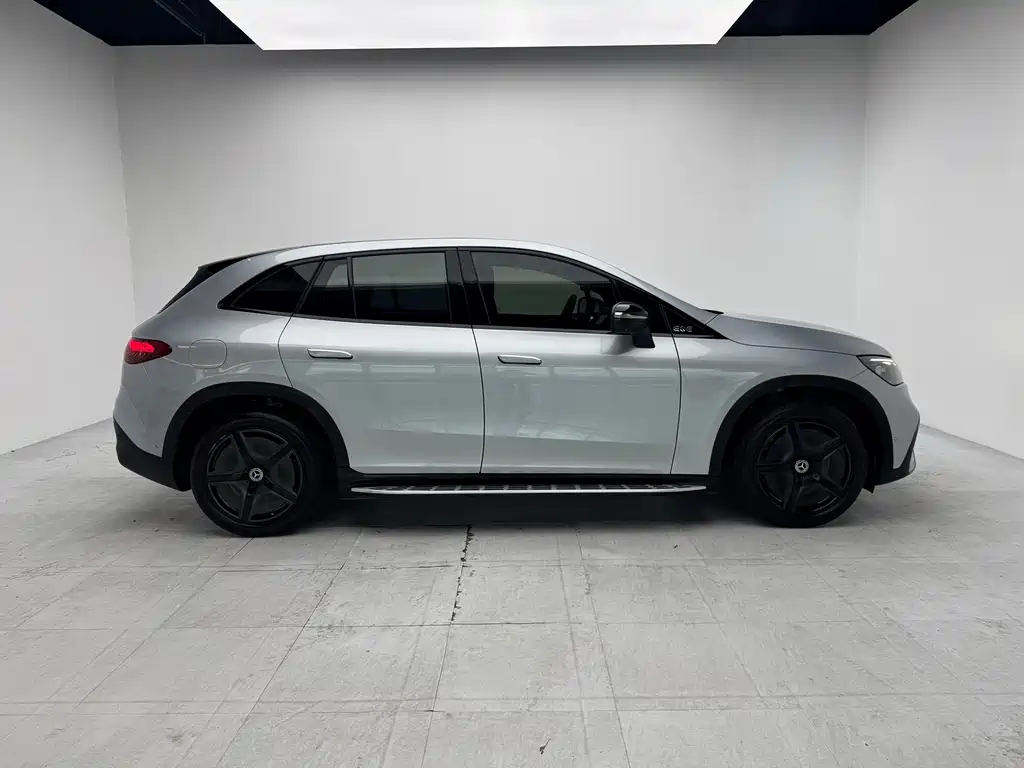 Mercedes-Benz EQE SUV — миниатюра 5