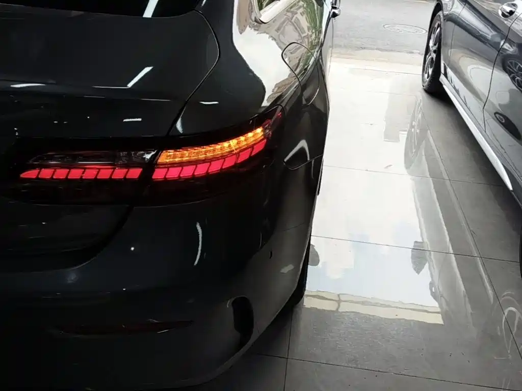 Mercedes-Benz E-Class (Import) — миниатюра 8