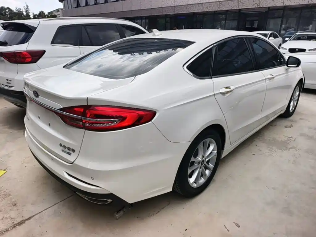 Ford Mondeo — миниатюра 7