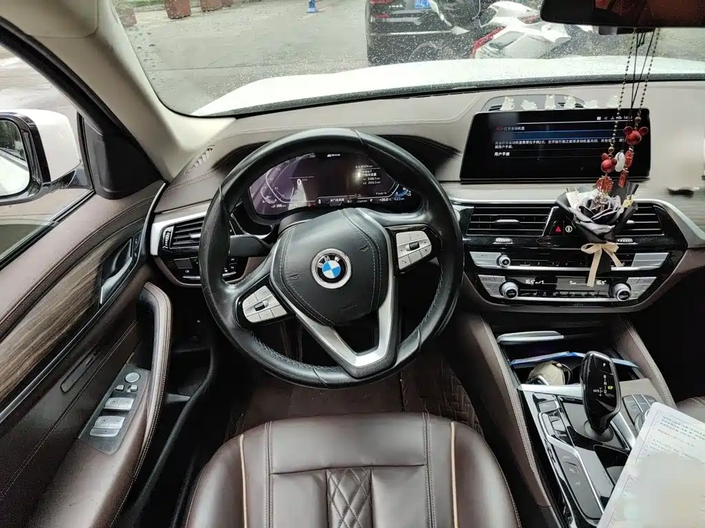 BMW 5 Series New Energy — миниатюра 3