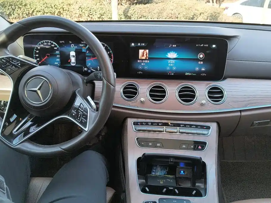 Mercedes-Benz E-Class — миниатюра 12