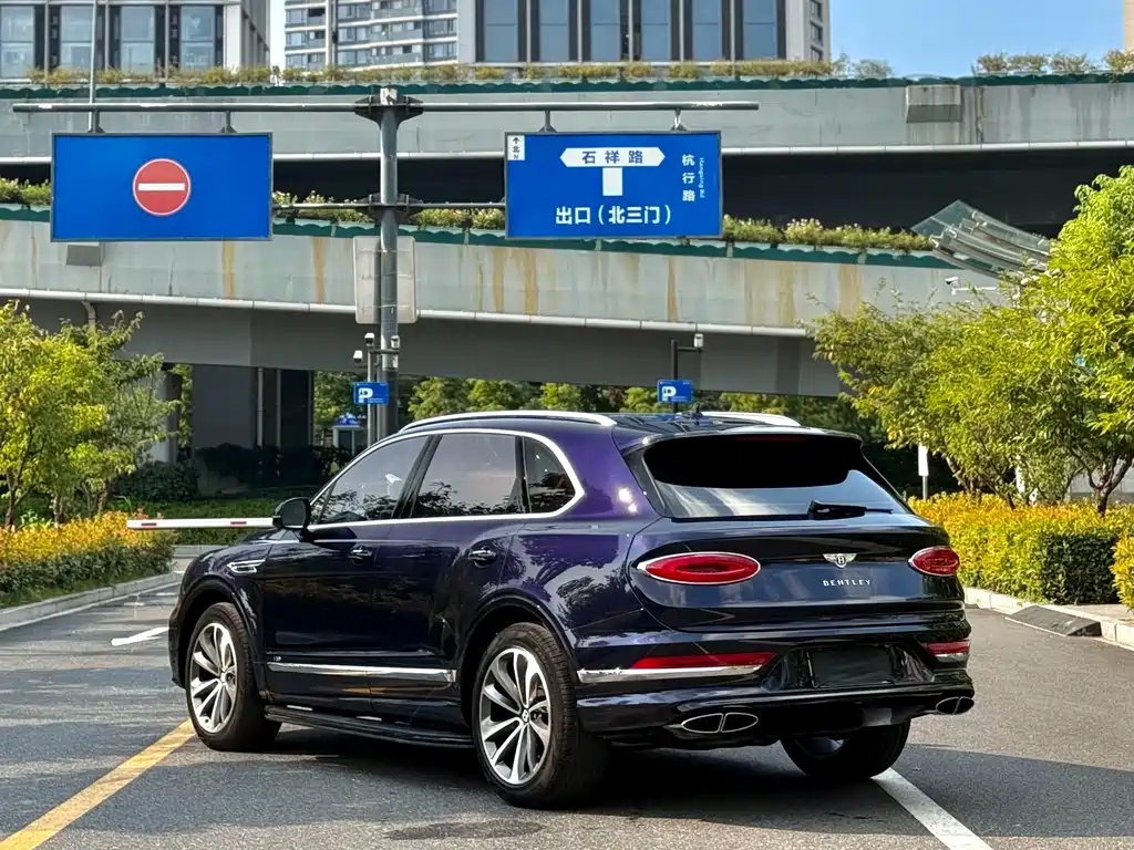 Bentley Bentayga — миниатюра 9
