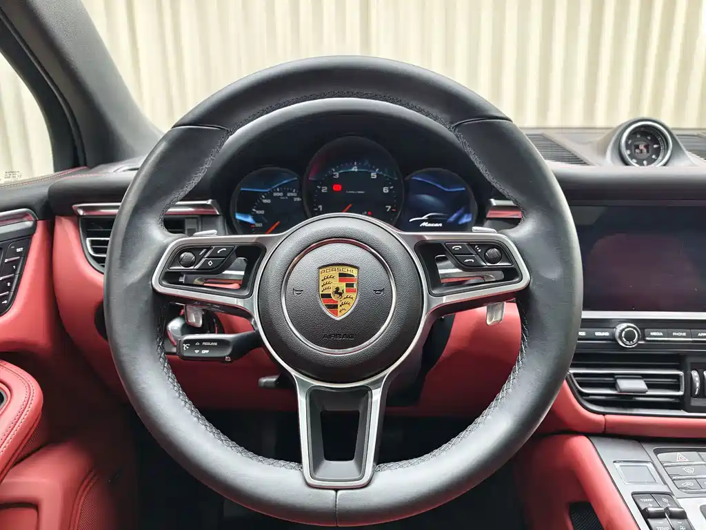 Porsche Macan — миниатюра 22