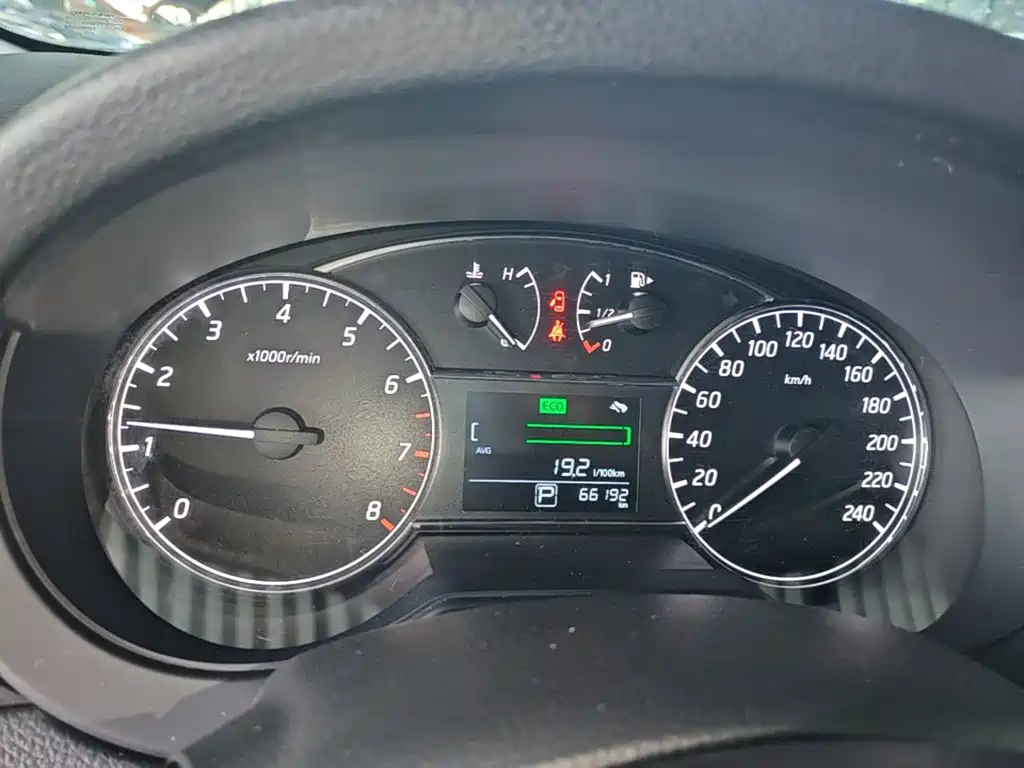 Nissan Tiida — миниатюра 12