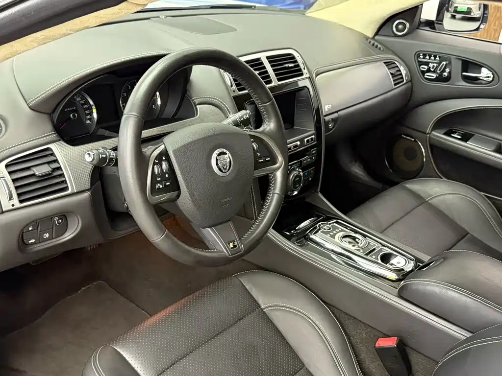 Jaguar XK — миниатюра 4